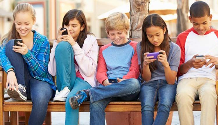 اعتیاد به موبایل در نوجوانان وجود ندارد؛ ما دوست داریم اینگونه تصور کنیم!