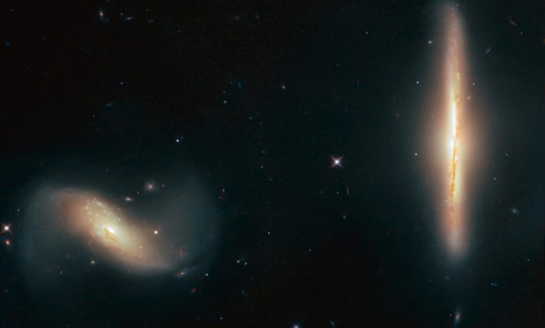 هابل تصویر زیبایی از همنشینی دو کهکشان را ثبت کرد!