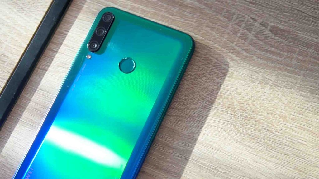 ویدئو بررسی هوآوی Y7p؛ میانردهای به زیبایی رنگینکمان