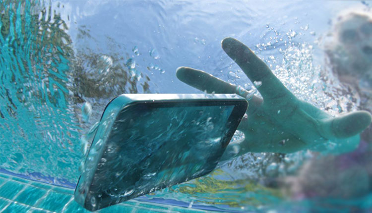 خیس شدن گوشی موبایل