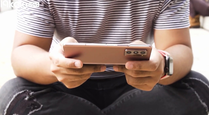 ویدئو بررسی گلکسی Z Fold2؛ سلامی دوباره به دنیای گوشی‌های تاشو!