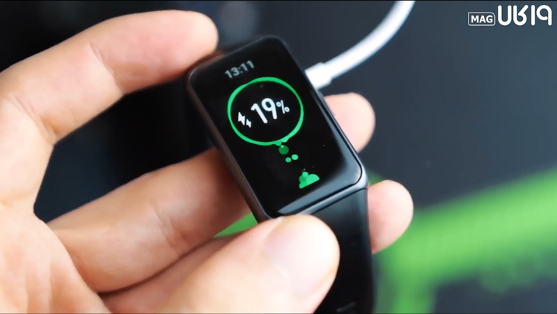مقایسه mi band 6 با honor band 6 از نظر نمایشگر